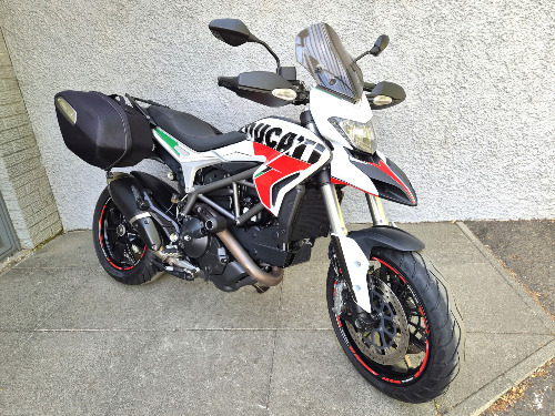Ducatin Hyperstrada